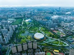 中国乒乓球队在关键战中被法国新星勒布伦逆转，展现技术与心理博弈，国乒面临严峻挑战。